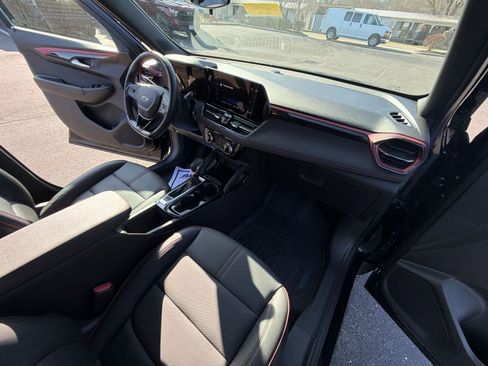 Used 2025 Chevrolet TrailBlazer RS w/ Driver Confidence Package image 25