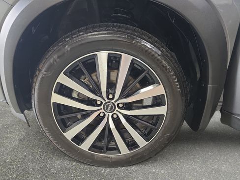 Used 2025 Nissan Pathfinder Platinum FWD image 32