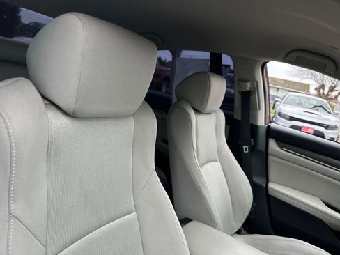 Used 2018 Honda Accord LX image 18