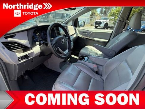 Used 2018 Toyota Sienna XLE w/ XLE Navigation Package FWD image 5