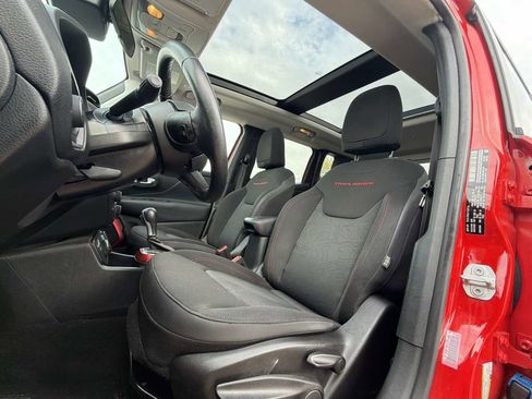 Used 2018 Jeep Renegade Trailhawk image 6