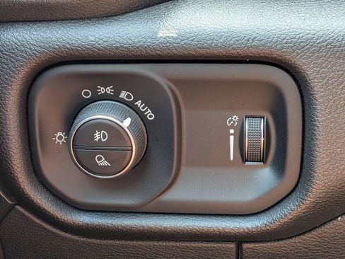 Used 2025 RAM 1500 Tradesman AWD/4WD image 25