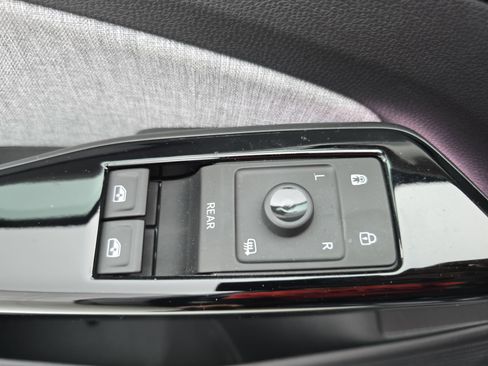 Certified 2023 Volkswagen ID.4 2WD image 27