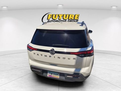 Used 2025 Nissan Pathfinder SV FWD image 4