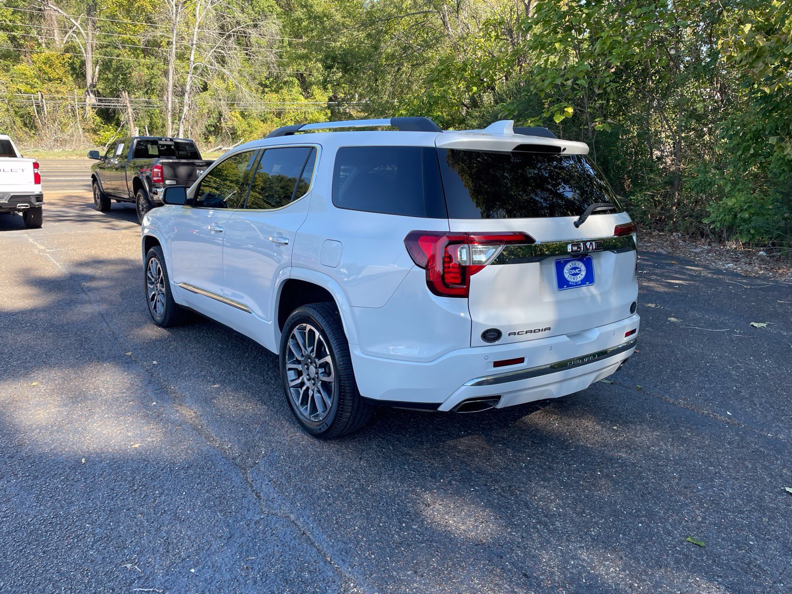 Used 2021 GMC Acadia Denali w/ Denali Technology Package FWD image 6