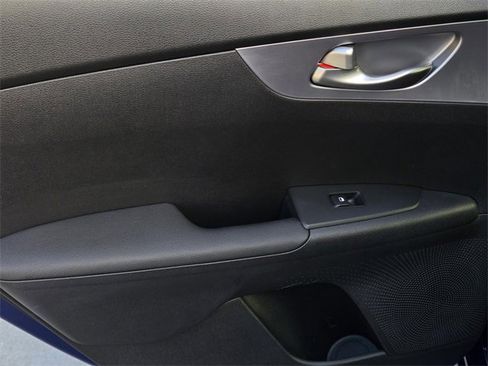 Used 2022 Kia Forte LXS image 9