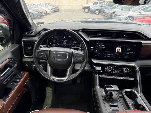 Used 2022 GMC Sierra 1500 Denali Ultimate AWD/4WD image 10