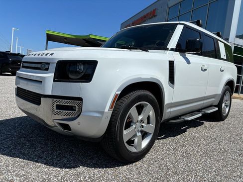 Used 2023 Land Rover Defender 130 SE image 9