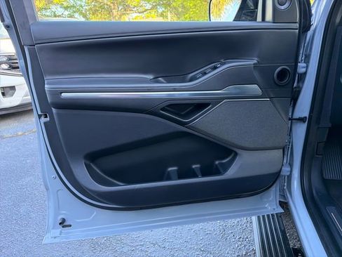 Used 2025 Lincoln Navigator L Reserve w/ Jet Appearance Package image 13