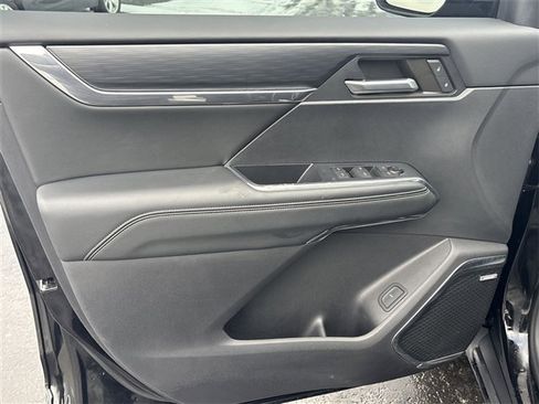 Used 2024 GMC Acadia Elevation w/ Black Edition image 23