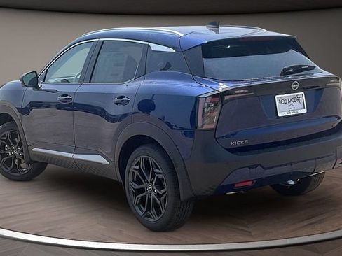 New 2026 Nissan Kicks SR w/ SR Premium Package FWD image 3