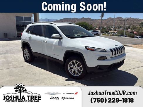 Used 2017 Jeep Cherokee Latitude AWD/4WD image 1