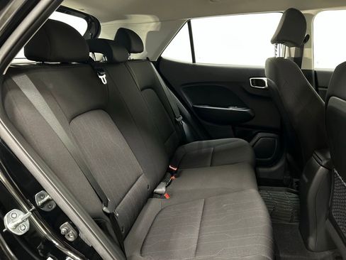 Used 2023 Hyundai Venue SE image 17