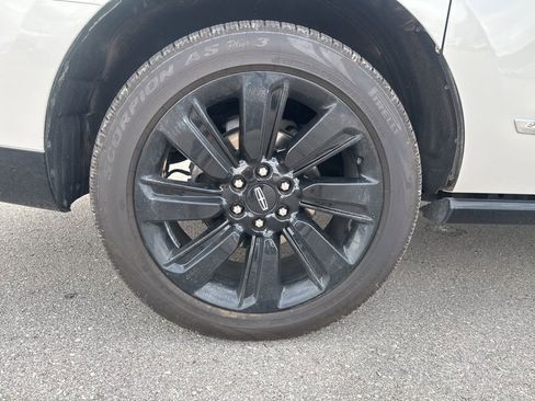 Used 2024 Lincoln Navigator L Reserve image 6