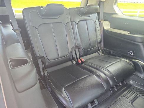 Used 2023 Jeep Grand Cherokee L Limited w/ Luxury Tech Group II AWD/4WD image 12