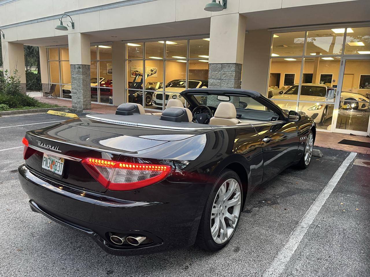Used 2012 Maserati GranTurismo Convertible RWD image 4