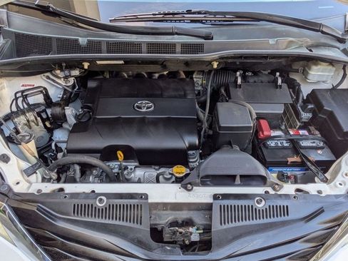 Used 2011 Toyota Sienna LE w/ Towing Pkg image 25