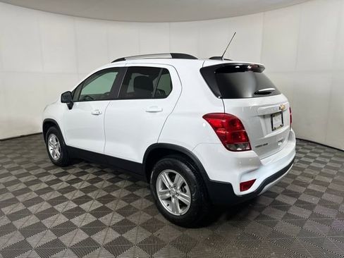 Used 2022 Chevrolet Trax LT w/ LT Convenience Package image 5
