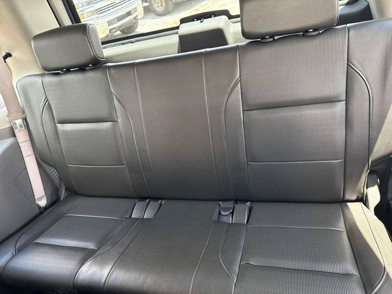 Used 2005 Nissan Armada LE w/ (U01) Technology Pkg (LE) RWD image 17