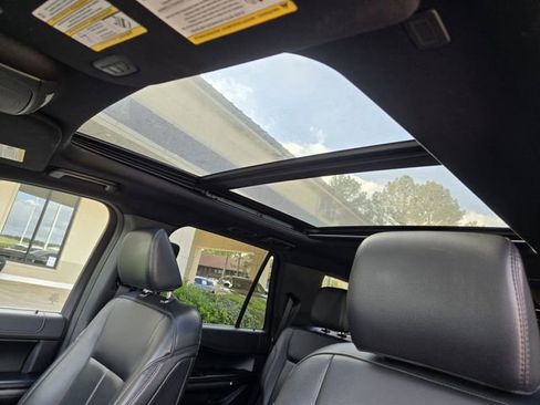 Used 2021 Ford Expedition XLT image 5