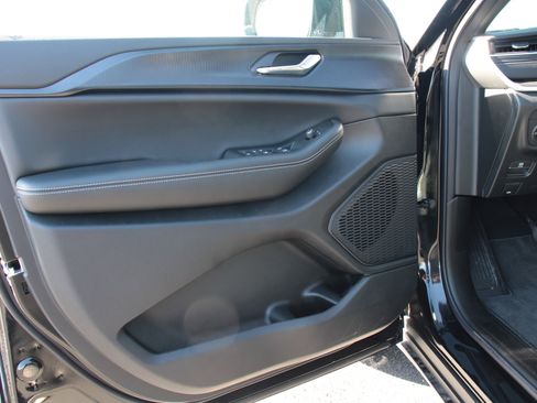 New 2025 Jeep Grand Cherokee L Altitude image 6