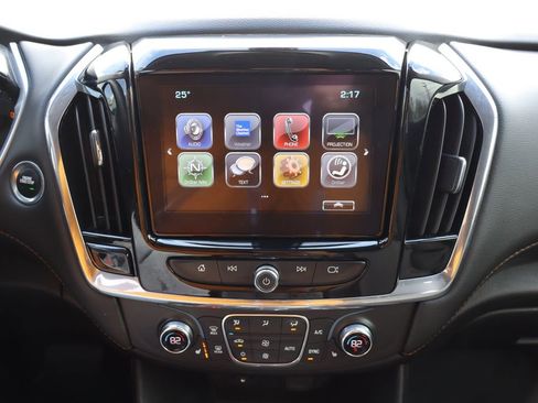 Used 2019 Chevrolet Traverse LT image 10