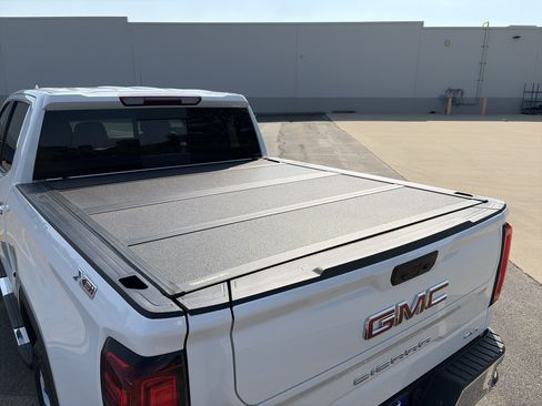 Used 2025 GMC Sierra 1500 SLT w/ SLT Premium Plus Package AWD/4WD image 9