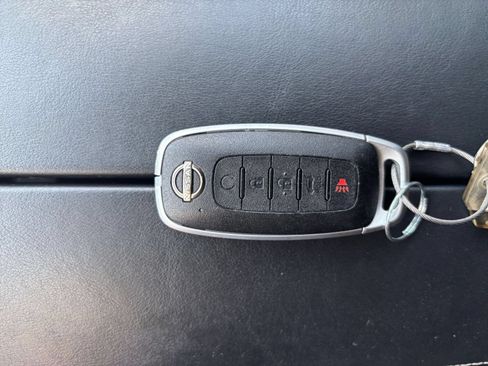 Used 2025 Nissan Rogue SV FWD image 27