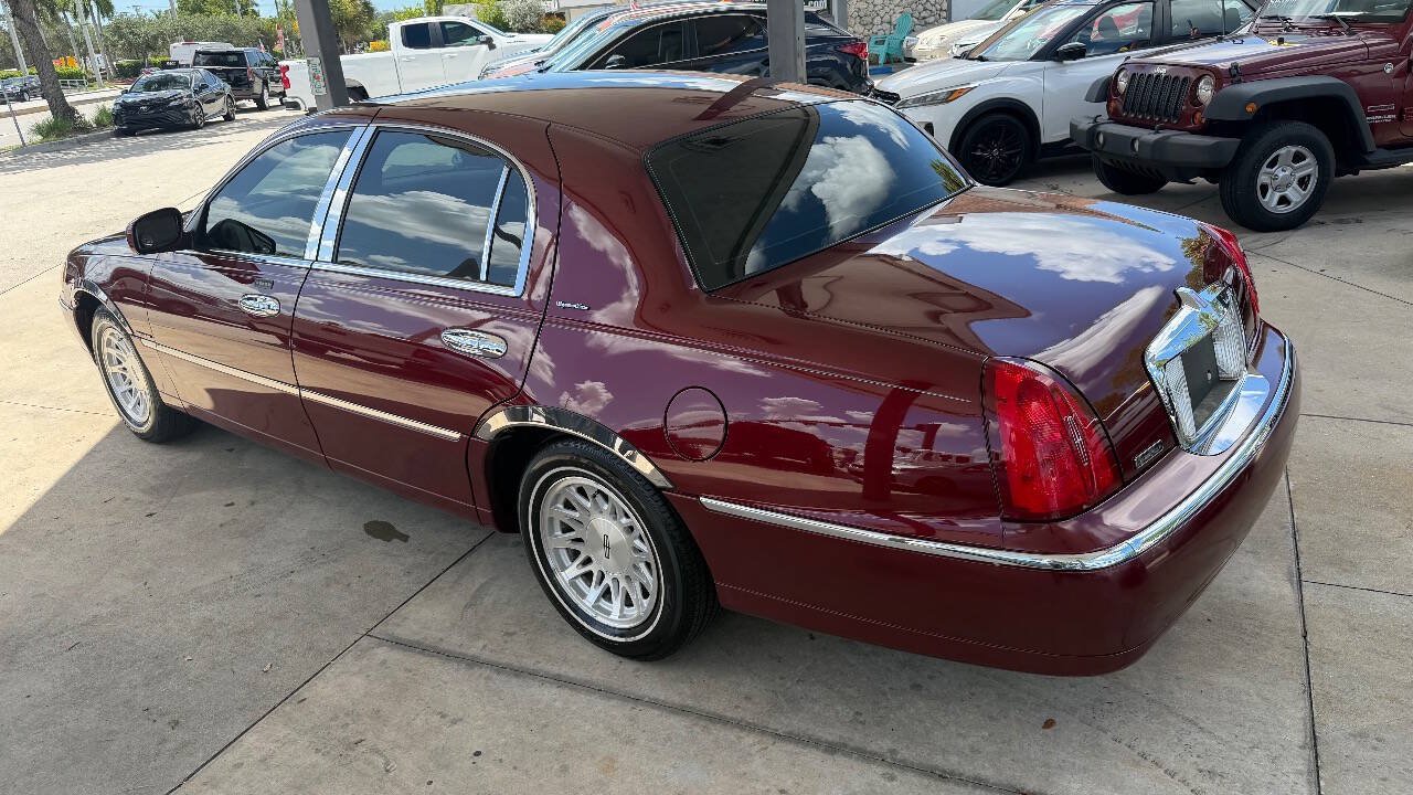 Used 1999 Lincoln Town Car Signature RWD image 7