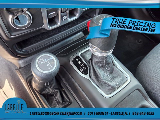 Used 2026 Jeep Wrangler Unlimited Sahara AWD/4WD image 26