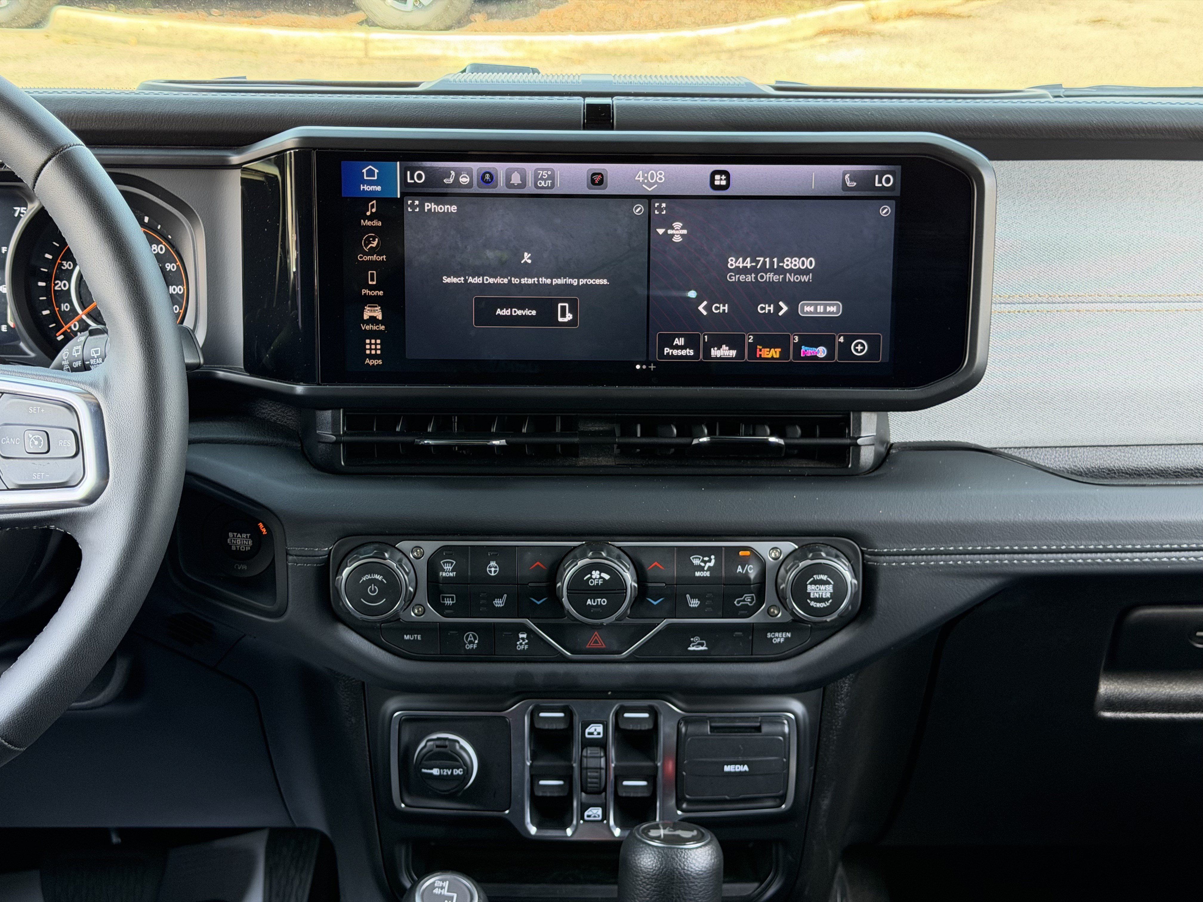 Used 2026 Jeep Wrangler Unlimited Sahara AWD/4WD image 32