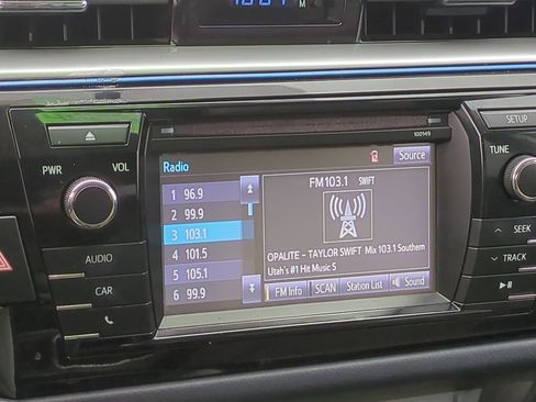 Used 2015 Toyota Corolla S image 21