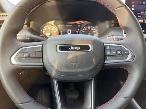 Used 2025 Jeep Compass Trailhawk w/ Trailer Tow Group AWD/4WD image 20