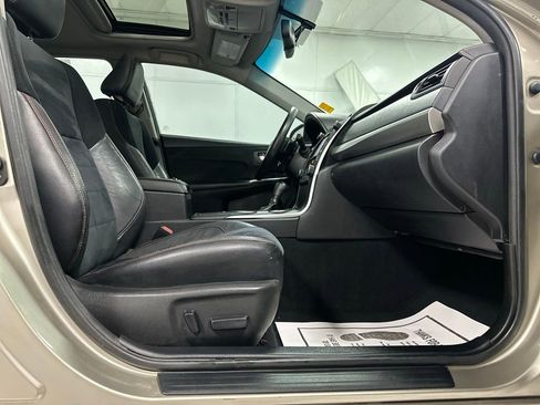 Used 2016 Toyota Camry XSE image 21