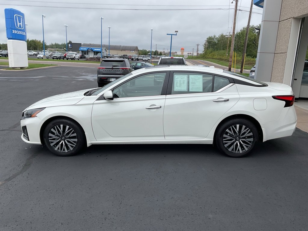 Used 2023 Nissan Altima 2.5 SV w/ SV Premium Package AWD/4WD image 8
