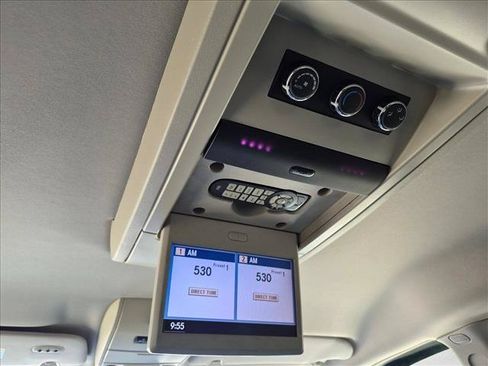 Used 2012 Chrysler Town & Country Touring-L w/ Entertainment Group #2 FWD image 18