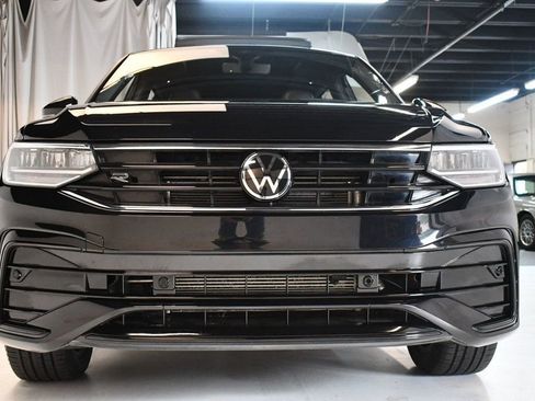 Used 2022 Volkswagen Tiguan SE R-Line image 14