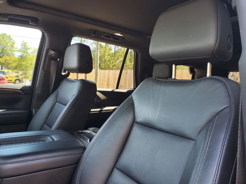 Used 2021 Chevrolet Tahoe Z71 w/ Z71 Signature Package AWD/4WD image 14