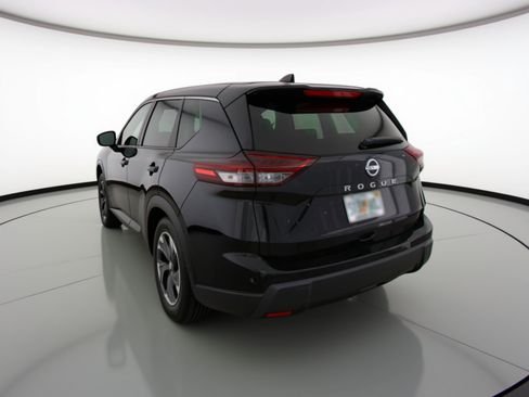 Used 2025 Nissan Rogue SV image 6
