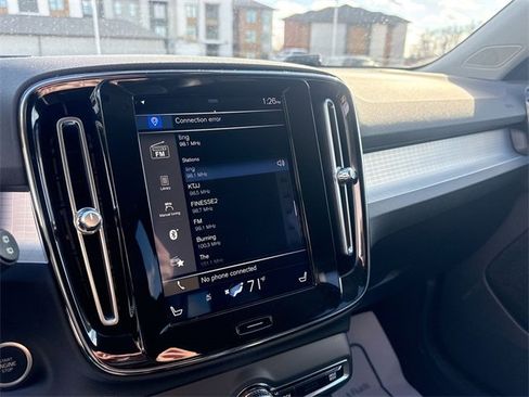 Used 2020 Volvo XC40 T5 Momentum image 23