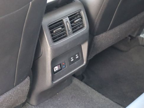 Used 2024 Nissan Rogue SL w/ SL Premium Package FWD image 19