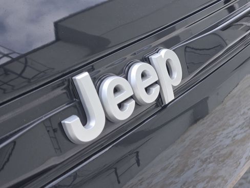 Used 2024 Jeep Grand Cherokee Summit image 12