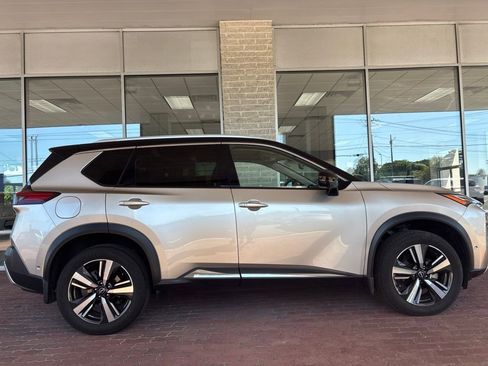 Used 2023 Nissan Rogue Platinum FWD image 6