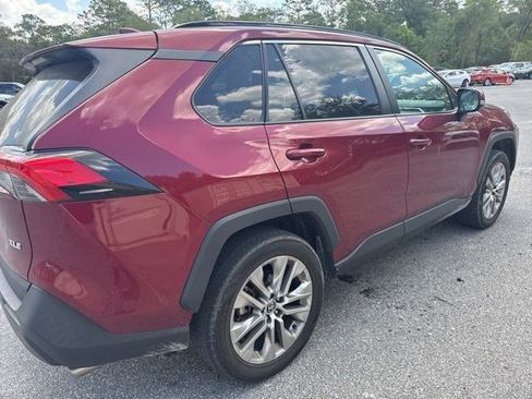 Used 2021 Toyota RAV4 XLE Premium FWD image 3