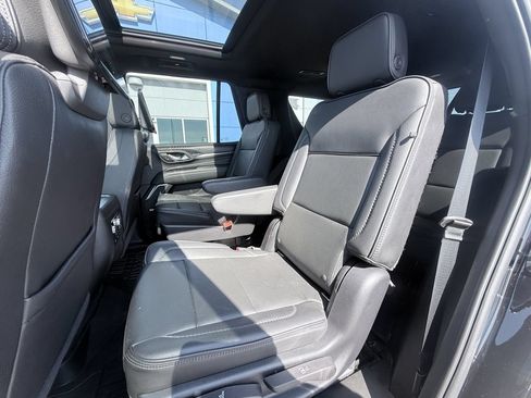 Used 2022 GMC Yukon Denali w/ Denali Ultimate Package AWD/4WD image 16