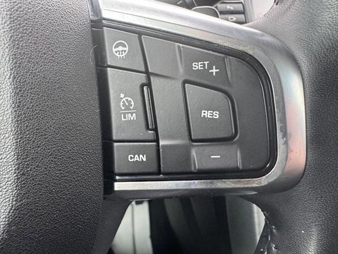 Used 2019 Land Rover Discovery Sport SE image 17