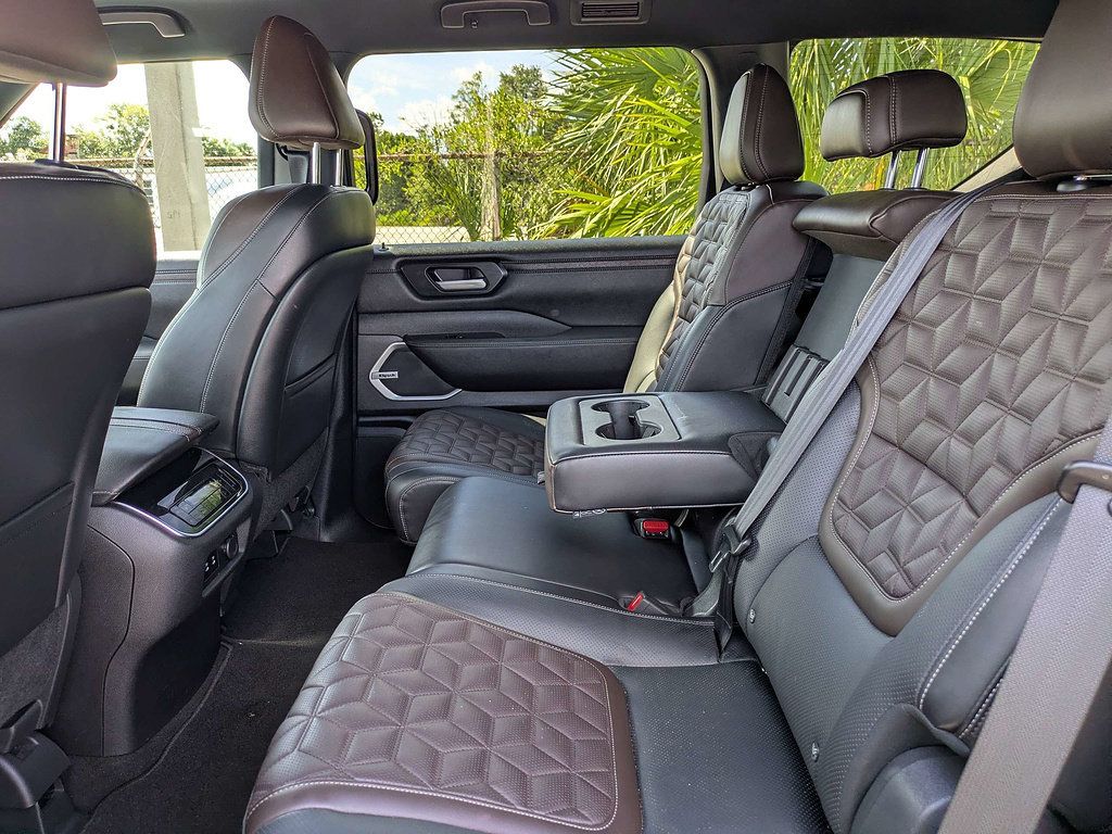 Used 2025 Nissan Armada Platinum w/ Convenience Package RWD image 14