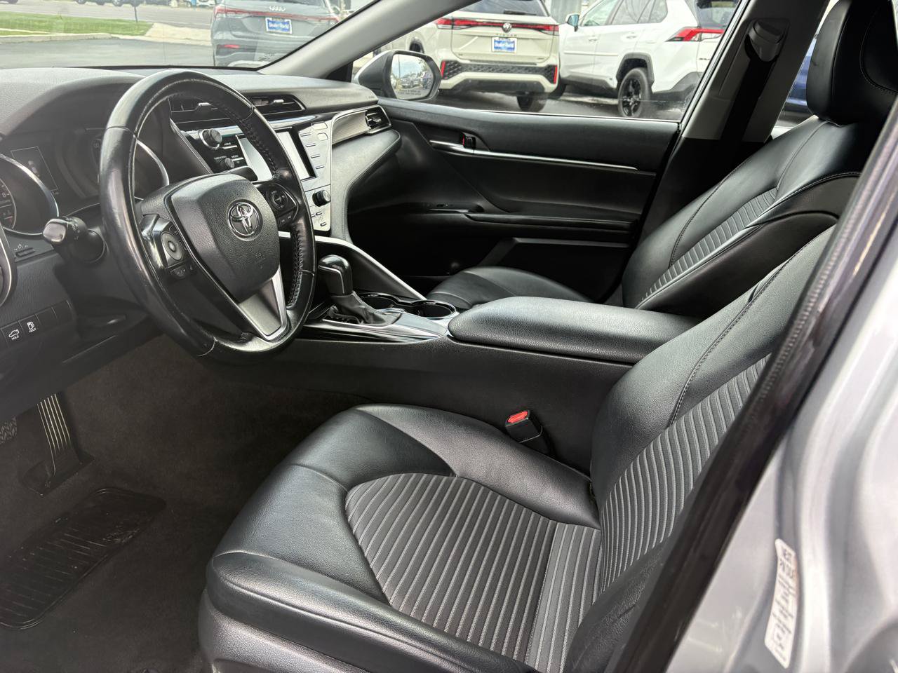 Used 2020 Toyota Camry SE FWD image 10