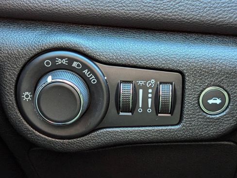 Used 2015 Chrysler 200 Limited FWD image 26