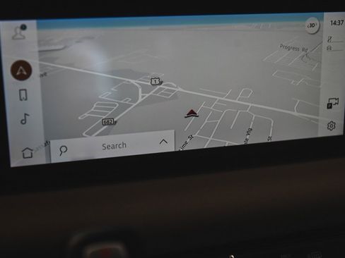 Used 2023 Land Rover Defender 110 X-Dynamic SE image 17